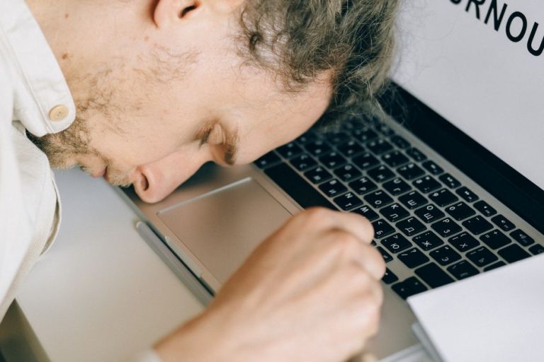 Як розпізнати ознаки вигорання на роботі — Ознаки вигорання на роботі: як їх розпізнати