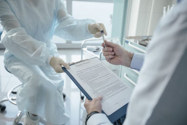 Медичне страхування для виїзду за кордон: що воно покриває — Медична страховка за кордон: що покриває поліс