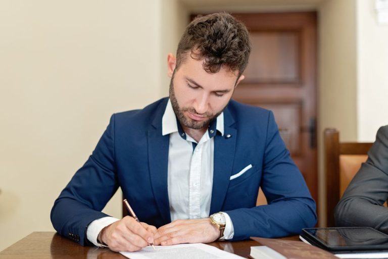 Робота за кордоном для українців: легальні шляхи працевлаштування — Робота за кордоном для українців: як працевлаштуватися ле